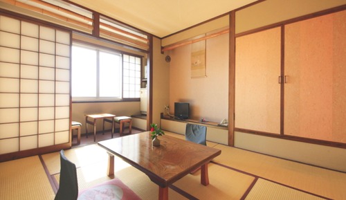 Japanese Style Room for 5 Guests