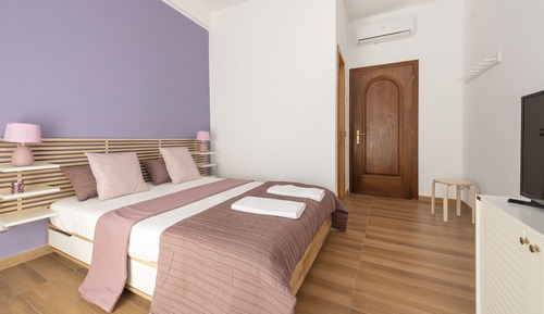 Classic Double Room, 1 Queen Bed, Private Bathroom (External)