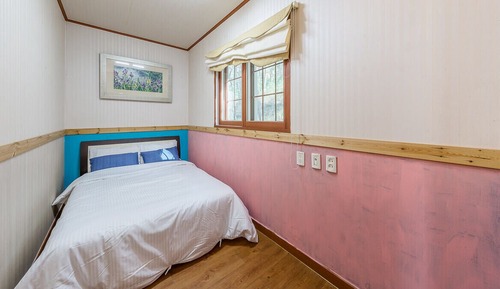 Room (S11)