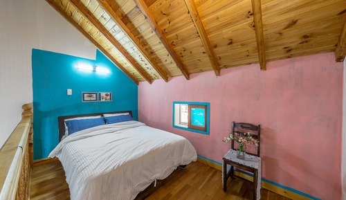 Room (S02)