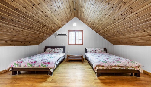 Room (S05)