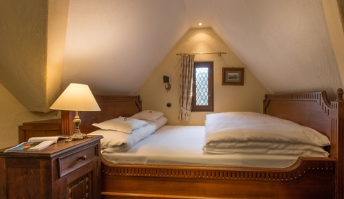 Standard Room, Bathtub
