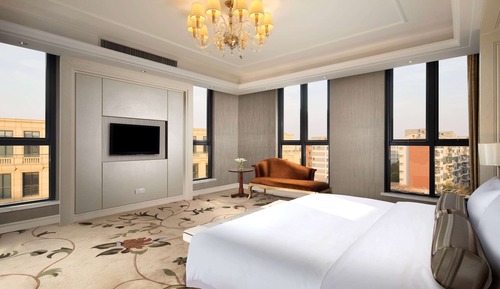 Suite, 1 King Bed, Smoking (Embassy)