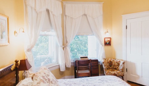 Room (Magnolia Room)