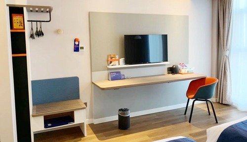 Standard Room, 1 King Bed (Extra Floor Space)