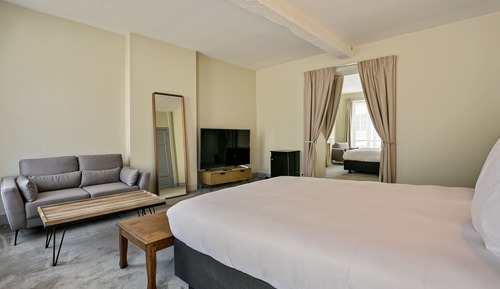 Family Quadruple Room (La 4)