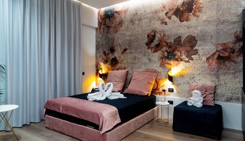 Triple Room, Jetted Tub (King)