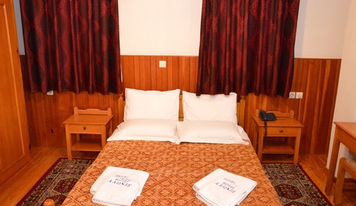 Suite, Jetted Tub