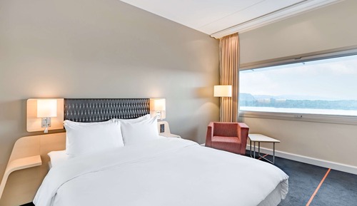 Premium Room (Runway View)