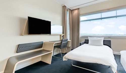 Family Room (Fjord & Runway View)
