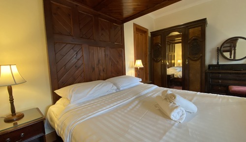  Four Poster Room