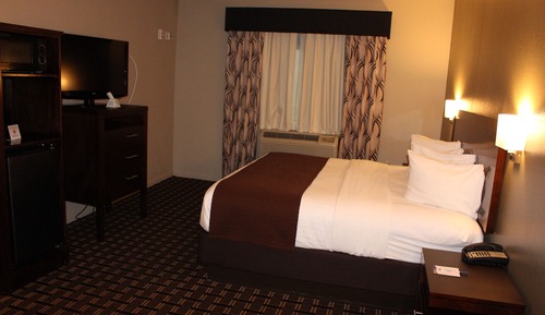 Room, 1 King Bed, Non Smoking, Jetted Tub