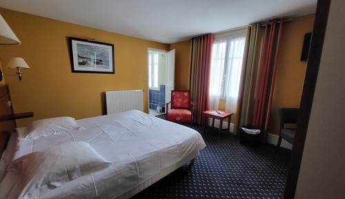 Comfort Double Room, Bathtub