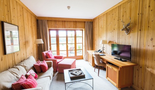 Suite, Lake View