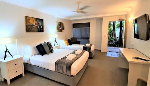 Queen Motel Room