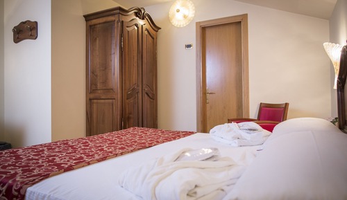 Double Room, 1 Queen Bed