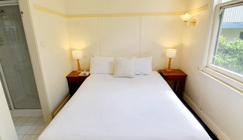 Queen Room 16 (Guesthouse)