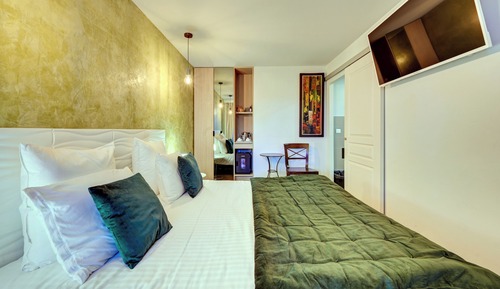 Double Room (Les Petites)