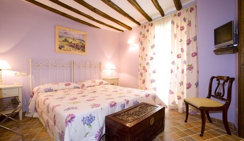 Room (Lila)