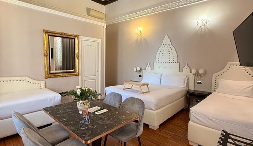 Junior Suite, Balcony, City View