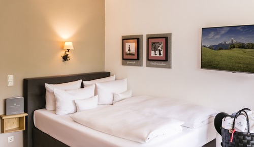 Basic Double Room, 1 Double Bed, Mountain View (Grand Lit)