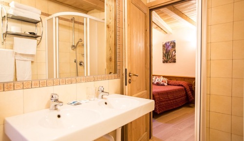 Classic Quadruple Room, Private Bathroom