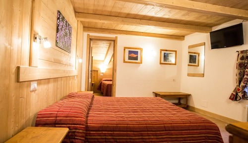 Deluxe Suite, 2 Bedrooms, Private Bathroom