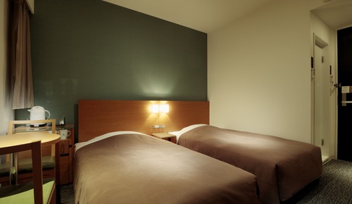 Hollywood Twin Room, Smoking