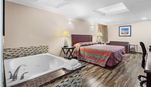 Room, 1 King Bed, Hot Tub