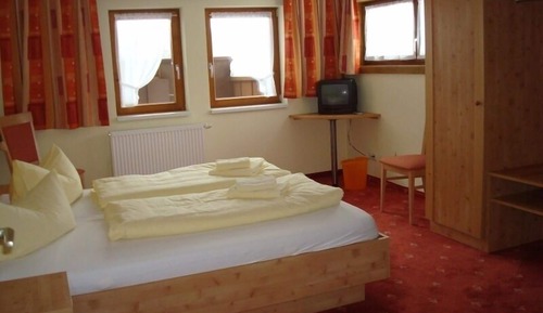 Economy Triple Room