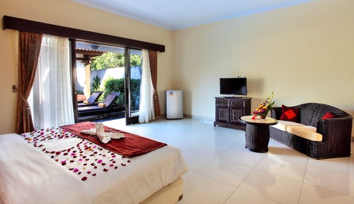 Family Villa, 1 King Bed, Pool View, Beachfront