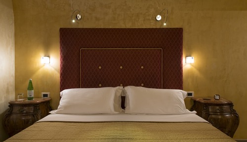 Romantic Double Room, 1 King Bed, Ensuite, City View