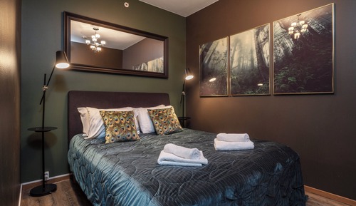 Room, 1 Queen Bed (Moderate - No Window)
