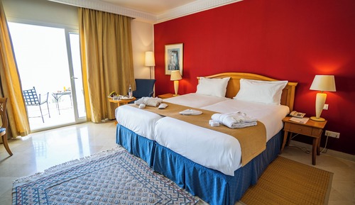 Single Room, Sea View