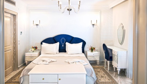 Deluxe Suite, 1 King Bed with Sofa bed, Sea View