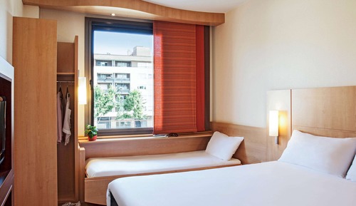 Family Room with 1 Double Bed and Extra Bed
