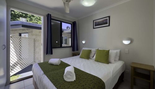 Budget One-Bedroom Cabin (with Private External Bathroom)
