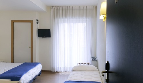 Economy Triple Room, Multiple Beds