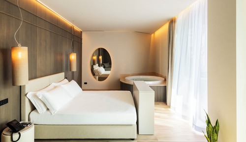Deluxe Suite, Hot Tub