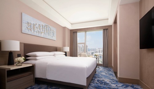 Junior Suite, 1 King Bed, City View