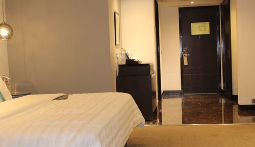 Deluxe Room, 1 King Bed, Non Smoking, City View