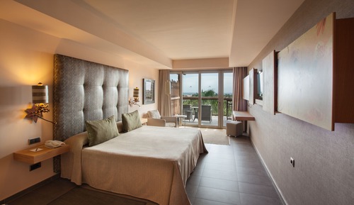 Senior Suite, Terrace (Unique)