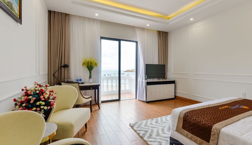 Executive Beachfront with Balcony