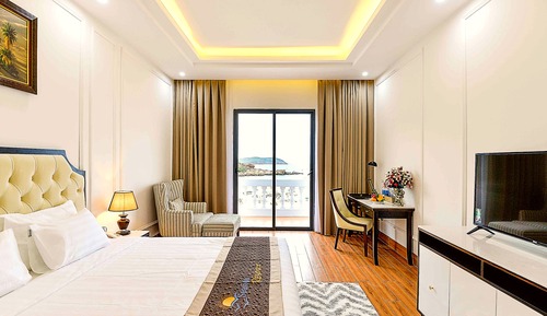 Grand Deluxe King Room