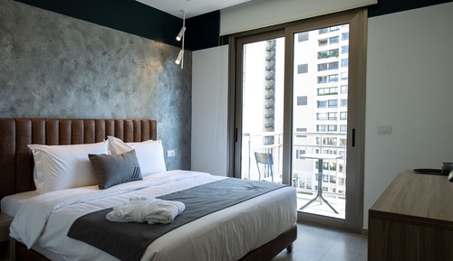 Deluxe Suite (Deco Suite)