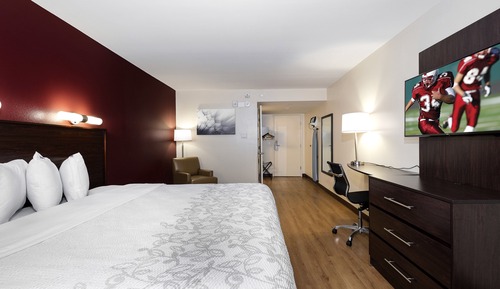 Deluxe Room, 1 King Bed, Accessible (Smoke Free)