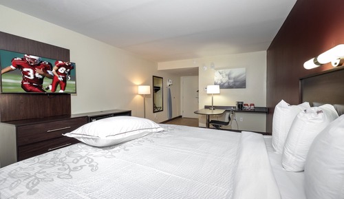 Premium Room, 1 King Bed (Upgraded Bedding & Snack, Smoke Free)