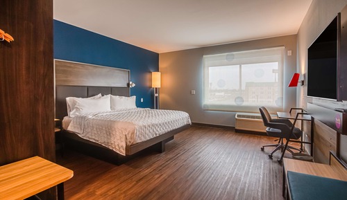 Room, 1 King Bed, Accessible (Roll-In Shower)