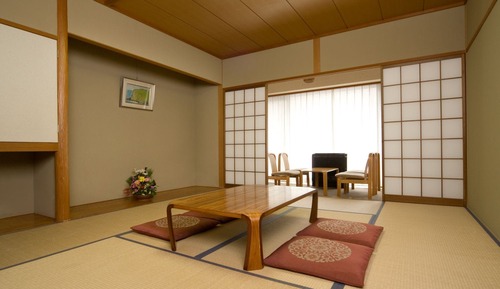 Japanese Style Room for 5 Guests with Shared Bathroom