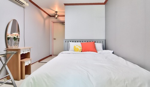Room (7 PY)
